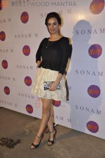 Evelyn Sharma feet photo 8