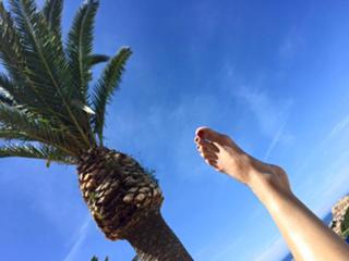 Evelyne Thomas feet photo 10