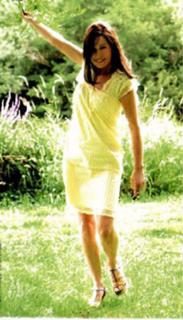 Evelyne Thomas feet photo 1