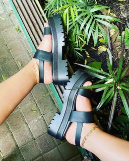 Evi Daelli feet photo 4