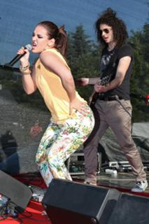 Ewa Farna feet photo thumbnail