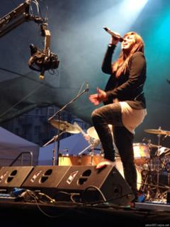 Ewa Farna feet photo thumbnail