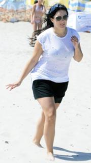 Ewa Farna feet photo thumbnail