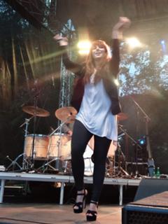 Ewa Farna feet photo thumbnail