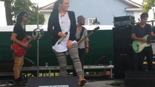 Ewa Farna feet photo thumbnail