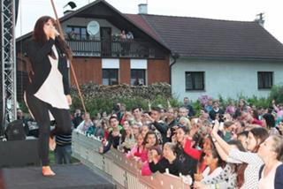 Ewa Farna feet photo thumbnail