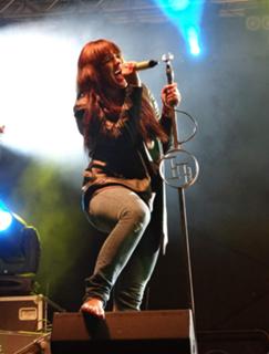 Ewa Farna feet photo thumbnail