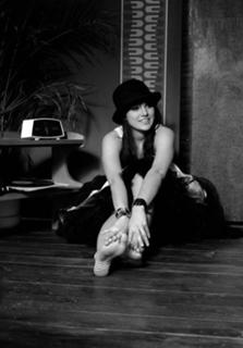 Ewa Farna feet photo thumbnail