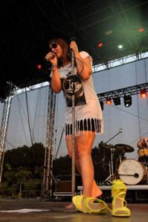 Ewa Farna feet photo thumbnail
