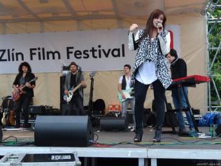 Ewa Farna feet photo thumbnail