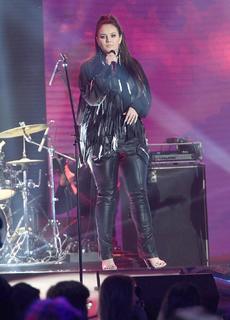Ewa Farna feet photo thumbnail