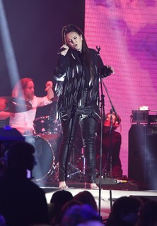 Ewa Farna feet photo thumbnail