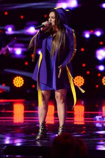 Ewa Farna feet photo thumbnail