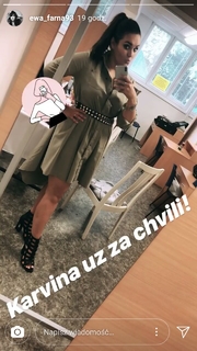 Ewa Farna feet photo thumbnail