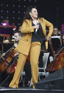 Ewa Farna feet photo thumbnail