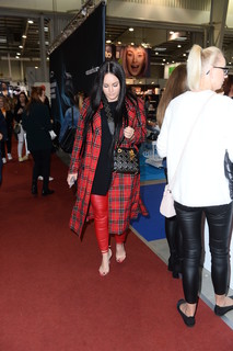Ewa Farna feet photo thumbnail