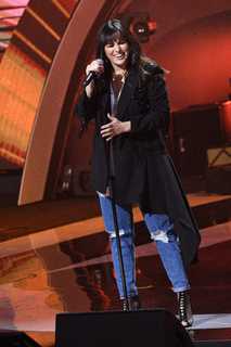 Ewa Farna feet photo thumbnail
