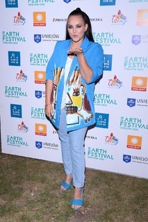 Ewa Farna feet photo thumbnail