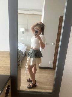 Ewa Farna feet photo thumbnail