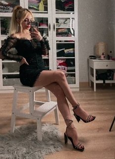 Eylül Adigüzel feet photo 1