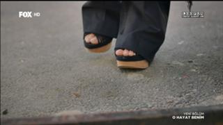 Ezgi Asaroglu feet photo 8