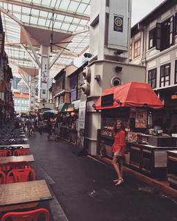 Ezgi Eyüboglu feet photo thumbnail