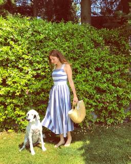 Ezgi Eyüboglu feet photo thumbnail