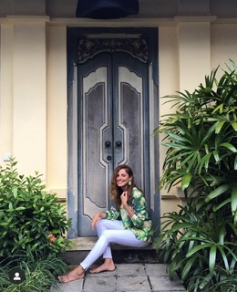 Ezgi Eyüboglu feet photo thumbnail