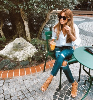 Ezgi Eyüboglu feet photo thumbnail