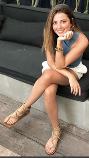 Ezgi Eyüboglu feet photo thumbnail