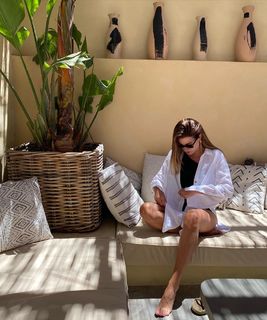 Ezgi Eyüboglu feet photo thumbnail