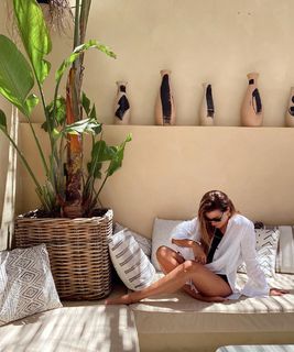 Ezgi Eyüboglu feet photo thumbnail