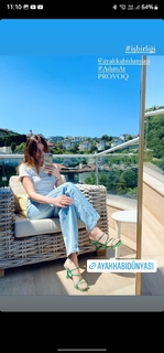 Ezgi Eyüboglu feet photo thumbnail