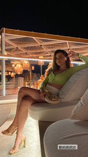 Ezgi Eyüboglu feet photo thumbnail