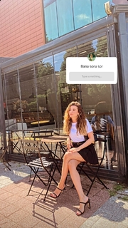 Ezgi Eyüboglu feet photo thumbnail