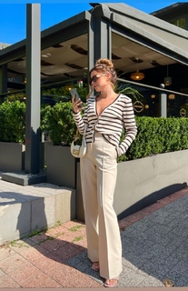 Ezgi Eyüboglu feet photo thumbnail