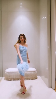 Ezgi Eyüboglu feet photo thumbnail