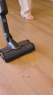 Ezgi Eyüboglu feet photo thumbnail