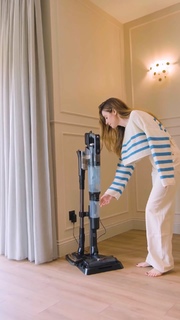 Ezgi Eyüboglu feet photo thumbnail