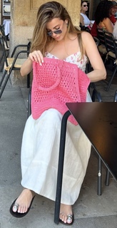 Ezgi Eyüboglu feet photo thumbnail