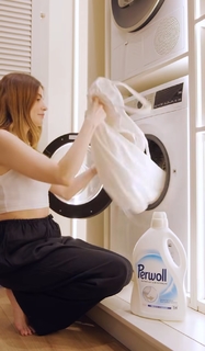 Ezgi Eyüboglu feet photo thumbnail