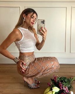 Ezgi Eyüboglu feet photo thumbnail