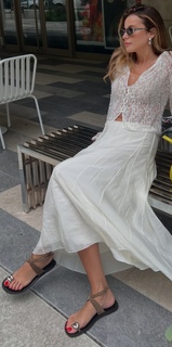 Ezgi Eyüboglu feet photo thumbnail