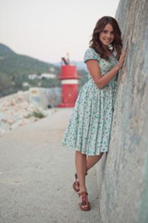 Ezgi Eyüboglu feet photo thumbnail