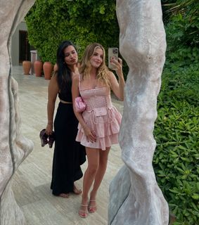 Ezgi Eyüboglu feet photo thumbnail