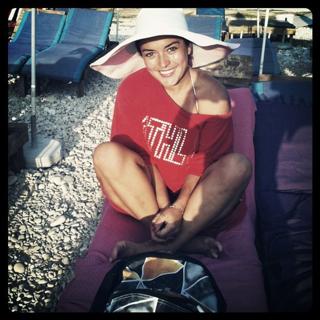 Ezgi Mola feet photo 9