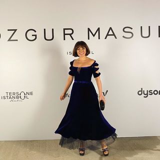 Ezgi Mola feet photo 6