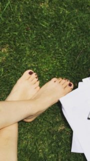 Ezgi Mola feet photo 5