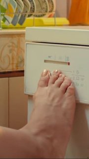 Ezgi Mola feet photo 4
