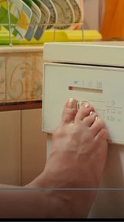 Ezgi Mola feet photo 3